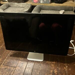 Apple IMac 2017 27in display with no cracks or problems 

Comes with all cords.